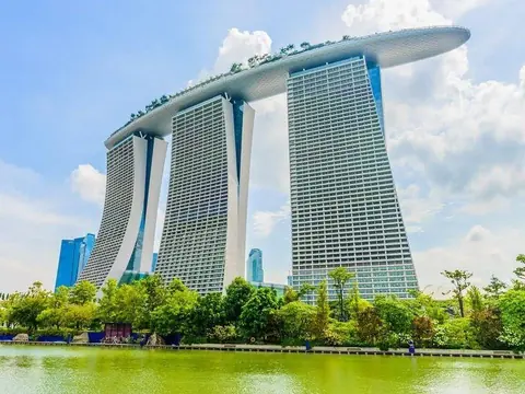 Marina Bay Sands towers and SkyPark beside the water